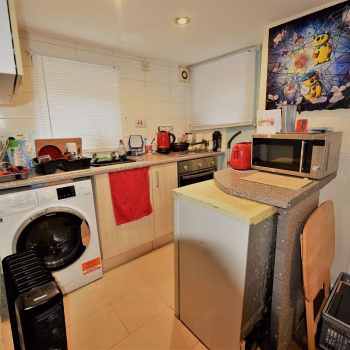 1 bedroom Studio in Flat E, Leeds - Photo 1