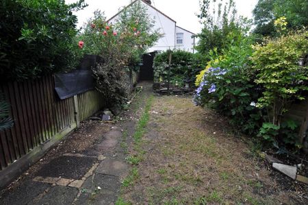 3 bedroom terraced house to rent - Photo 5