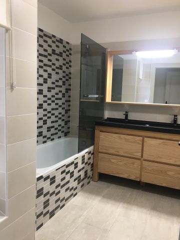 Location Appartement 3 pièces 72m² MARSEILLE 8ème - Photo 2