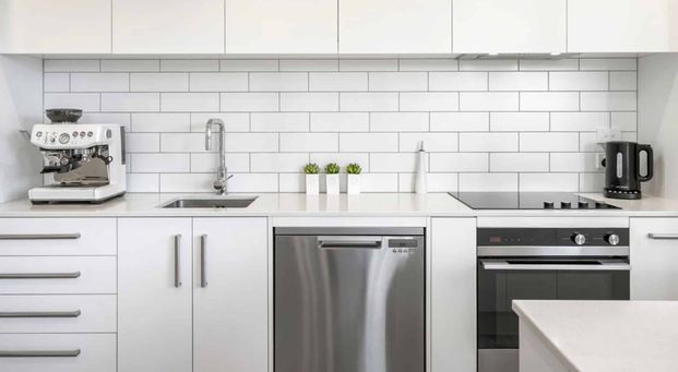 Modern Ground-Floor Apartment with Dual Access - Photo 1