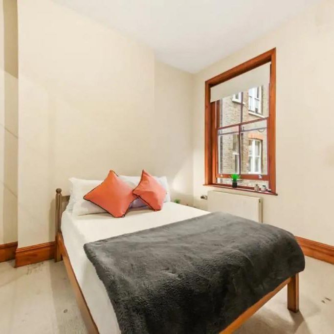 1 bedroom in a house share to rent - Photo 1