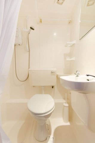 Flat 14 West Cromwell Road, Earls Court SW5 9QL - Photo 5