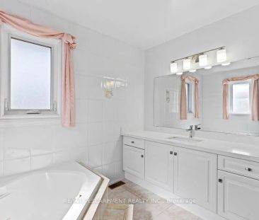 Detached Home For Lease | W9251835 - Photo 6