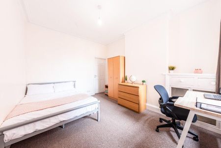 4 bedroom terraced house to rent - Photo 3