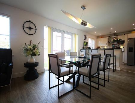 5 Bedroom Detached To Let - Photo 5