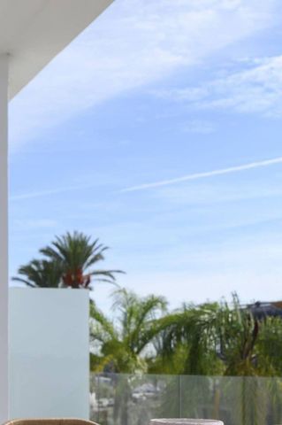 2 bedroom luxury penthouse for rent in Estepona, Spain - Photo 3