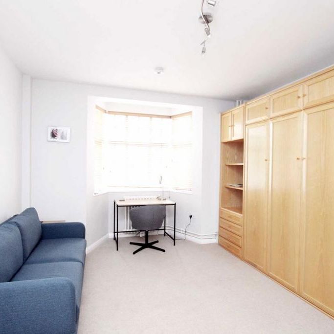 Studio to rent - Photo 1