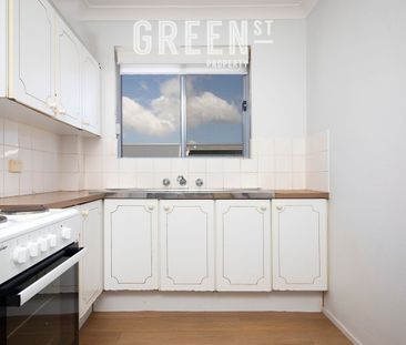 Light-Filled Apartment Offering Easy Beachside Living - Photo 3