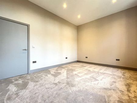 Sitwell House, Horse Carriage Lane, Moorgate, Rotherham, S60 3FP - Photo 3