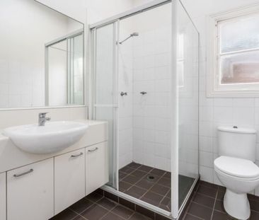 Oversized Apartment In The Heart Of Mosman Village - Photo 6