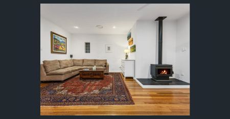 GREAT 4 BEDROOM, 3 BATH HOME WITHIN A SHORT WALK TO TRAINS - Photo 4