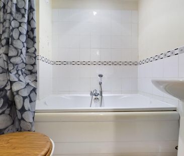 2 bedroom townhouse to rent - Photo 6