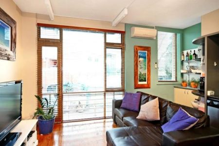 Spacious North-Facing Modern Apartment in Prime South Yarra Location - Photo 4