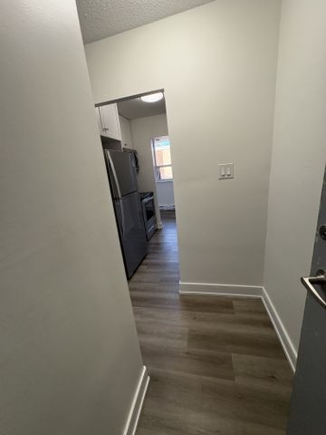 1 bedroom 1 bathroom unit available in bolton - Photo 3