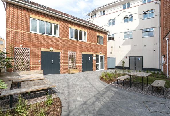 Studio to rent - Photo 1
