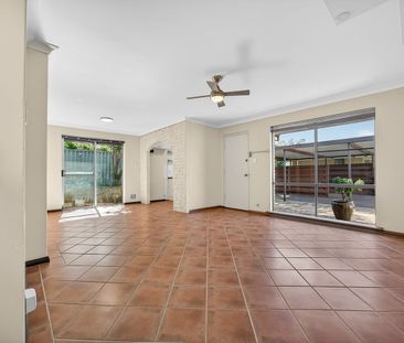 WELL-PRESENTED AND CONVENIENT TWO-BEDROOM VILLA - Photo 4