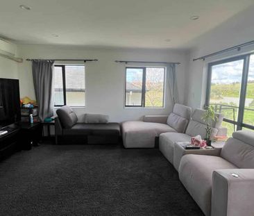 Spacious 5-Bedroom Family Home in Gulf Harbour - Photo 4