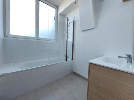 Location Appartement 5 pièces 100m² LOUVIERS 27400 - Photo 2