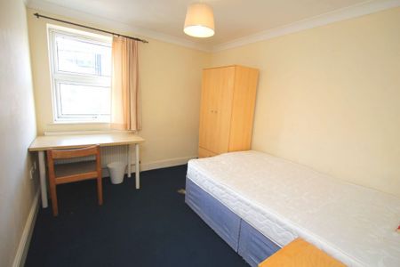 STUDENT Six Double Bed House – Kingston (Southsea Road, KT1) - Photo 2