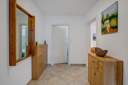 Southern edge of Munich, in quiet neighborhood - Photo 4