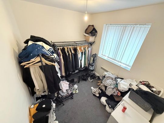 2 bedroom Flat To Let - Photo 1