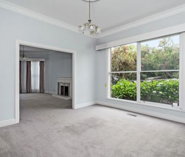 Spacious 3-Bedroom Home with Bay Views - Photo 1