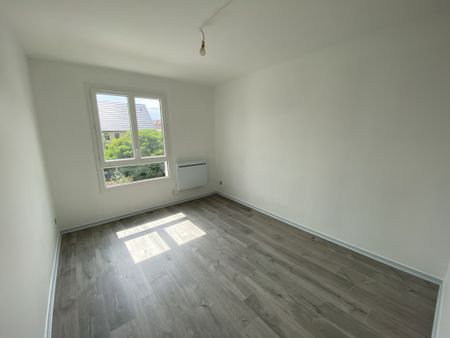 Location Appartement 2 pièces 49m² LE CREUSOT 71200 - Photo 2