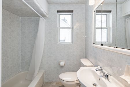 For Lease - 317 King Street Unit# (UPPER), Hamilton, Ontario - Photo 2