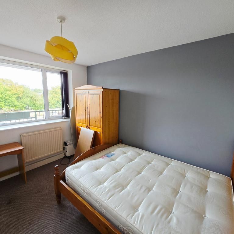 3 bedroom flat to rent - Photo 1