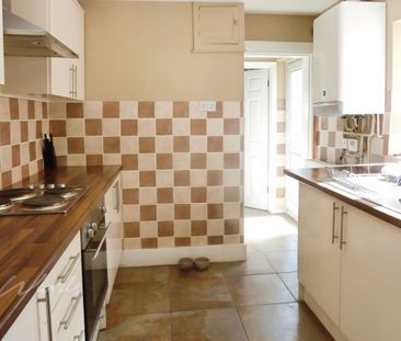 3 bedroom end of terrace house to rent - Photo 1