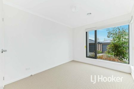 Neat & Modern! - Photo 2