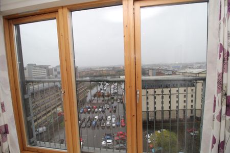 2 bedroom flat to rent - Photo 2