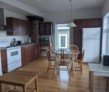 Appartement 4 ½ meublé tout inclus– location moyen terme avec bail - Photo 3