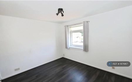 3 bedroom end of terrace house to rent - Photo 3