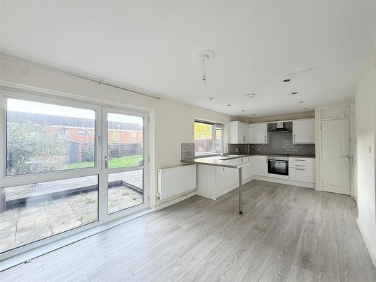 3 bedroom semi-detached house to rent - Photo 1