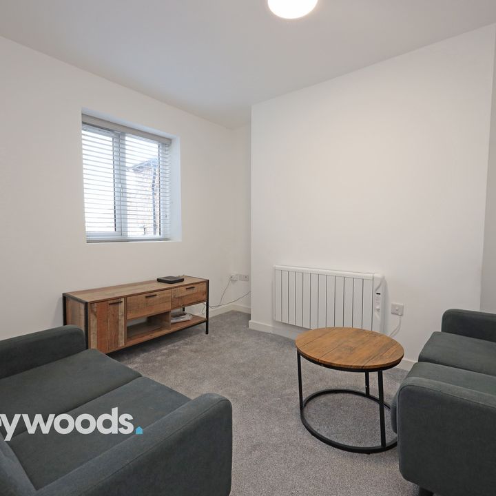 House of multiple occupation to rent in Room 2, Ironmarket - Photo 1