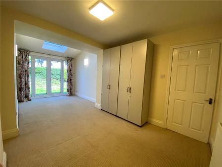 3 bedroom semi-detached house to rent - Photo 2