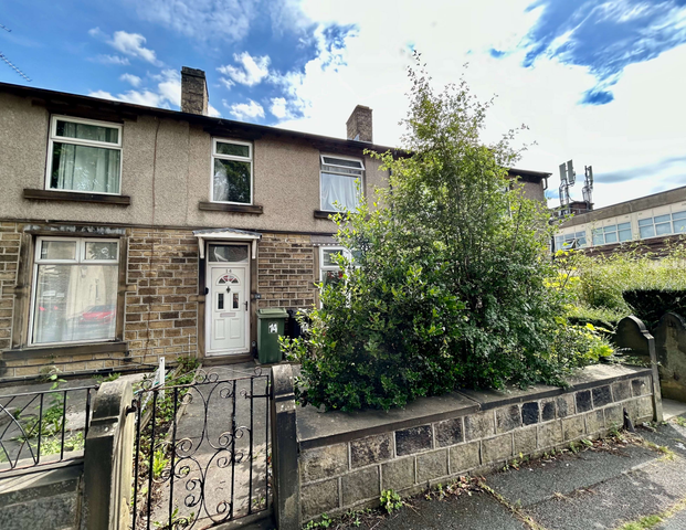 Broad Lane Room 3 - Photo 1