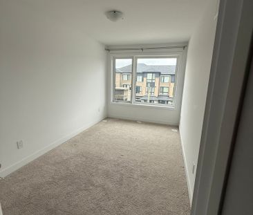 For Lease - 10 Blue Forest Crescent, Barrie, Ontario - Photo 2