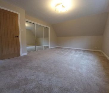 4 bedroom detached house to rent - Photo 6