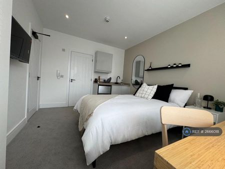 1 bedroom in a house share to rent - Photo 5