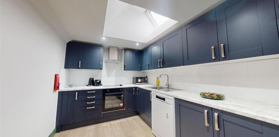 1 bedroom in a house share to rent - Photo 2