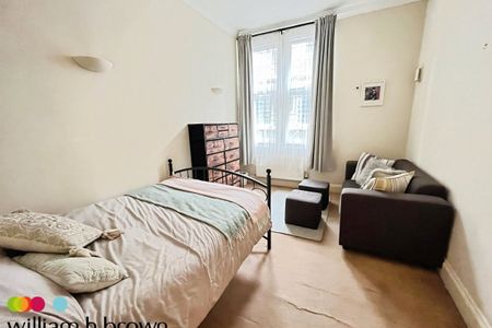 Museum Street - Photo 4