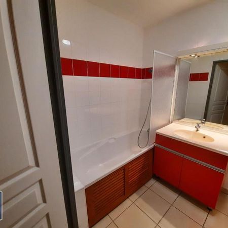 Location Appartement 1 pièce 21m² ST DENIS 97400 - Photo 3