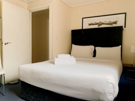 3 Bed / 1 Bath - Photo 3