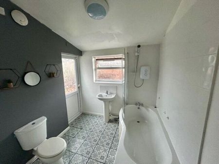 Hawarden Avenue, Wallasey - Photo 4