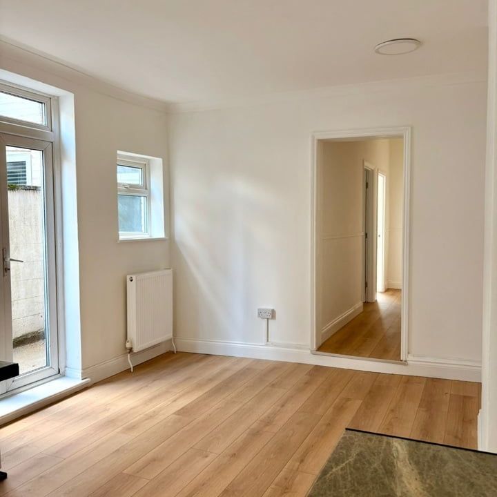 2 Bed Flat, St. Andrew's Road, E17 - Photo 1
