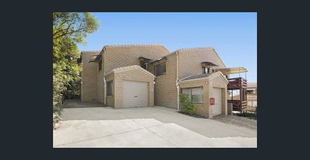 PERFECTLY POSITIONED TOWNHOME - Photo 2