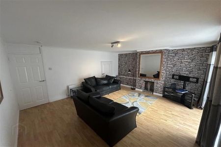 Room 2, 10 Hollyvale, Newtownabbey, BT36 5NG - Photo 2