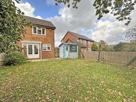 2 bedroom semi-detached house to rent - Photo 4